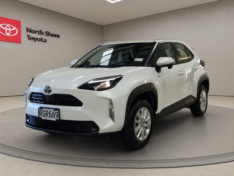 2025 Toyota Yaris Cross GX 1.5L Hybrid FWD SUV image 3