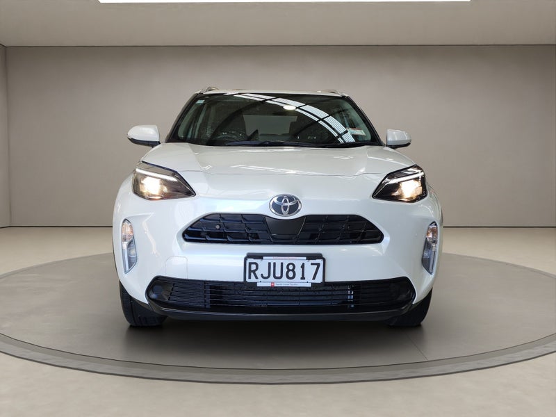 2025 Toyota Yaris Cross GX 1.5L Hybrid FWD SUV image 2