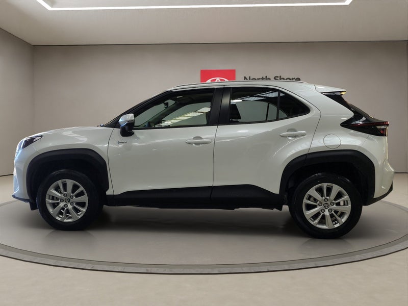 2025 Toyota Yaris Cross GX 1.5L Hybrid FWD SUV image 4