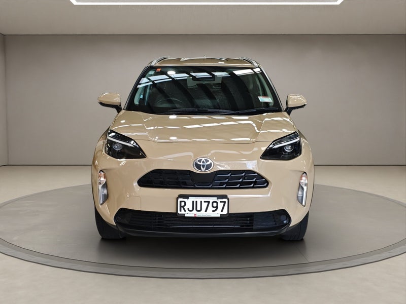 2025 Toyota Yaris Cross GX 1.5L Hybrid FWD SUV image 2