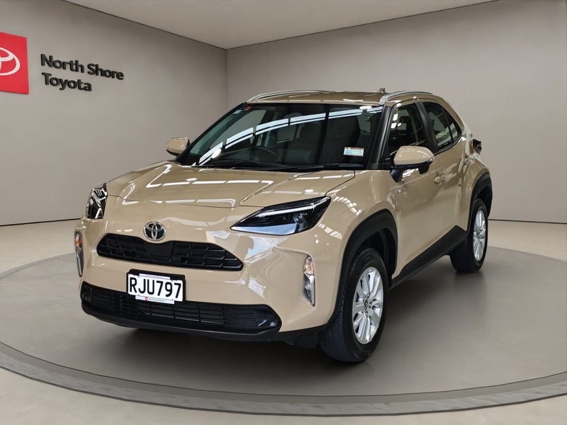 2025 Toyota Yaris Cross GX 1.5L Hybrid FWD SUV image 3