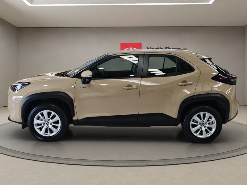 2025 Toyota Yaris Cross GX 1.5L Hybrid FWD SUV image 4