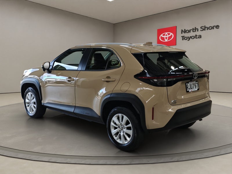2025 Toyota Yaris Cross GX 1.5L Hybrid FWD SUV image 5