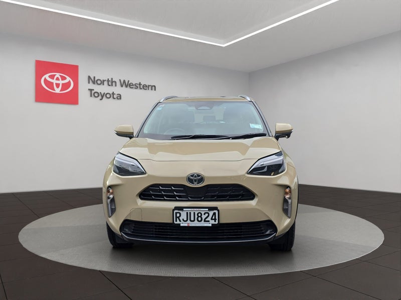 2025 Toyota Yaris Cross GX 1.5L Hybrid FWD SUV image 2