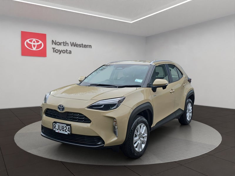 2025 Toyota Yaris Cross GX 1.5L Hybrid FWD SUV image 3