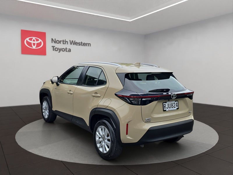 2025 Toyota Yaris Cross GX 1.5L Hybrid FWD SUV image 5