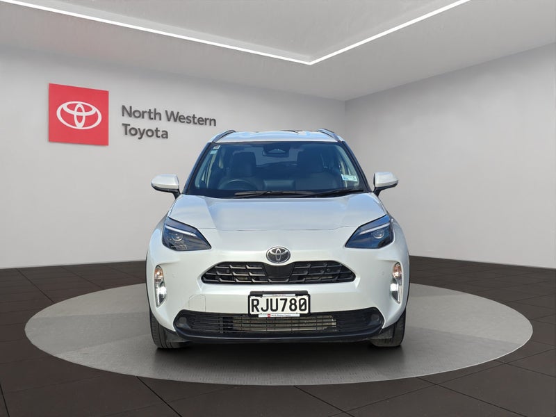 2025 Toyota Yaris Cross GX 1.5L Hybrid FWD SUV image 2