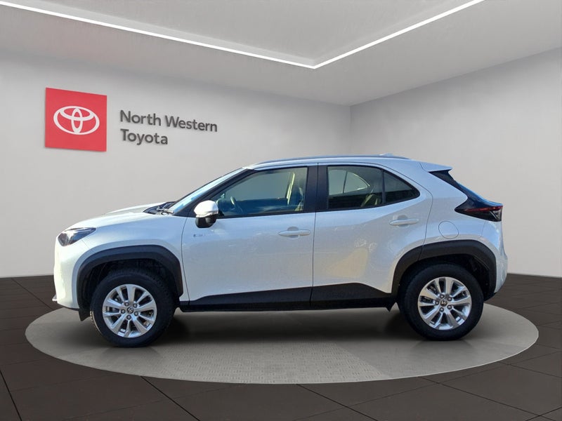 2025 Toyota Yaris Cross GX 1.5L Hybrid FWD SUV image 4