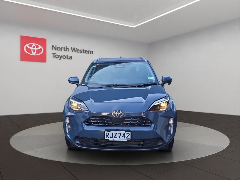 2025 Toyota Yaris Cross GX 1.5L Hybrid FWD SUV image 2