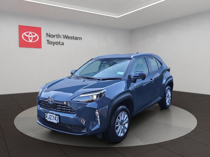 2025 Toyota Yaris Cross GX 1.5L Hybrid FWD SUV image 3