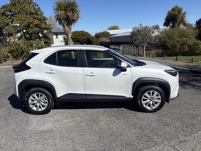 2025 Toyota Yaris Cross GX 1.5P HEV ECVT FWD SU... image 3