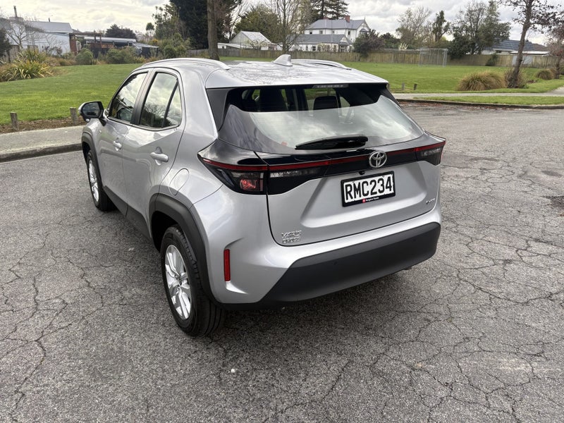 2025 Toyota Yaris Cross GX 1.5P HEV ECVT FWD SU... image 2