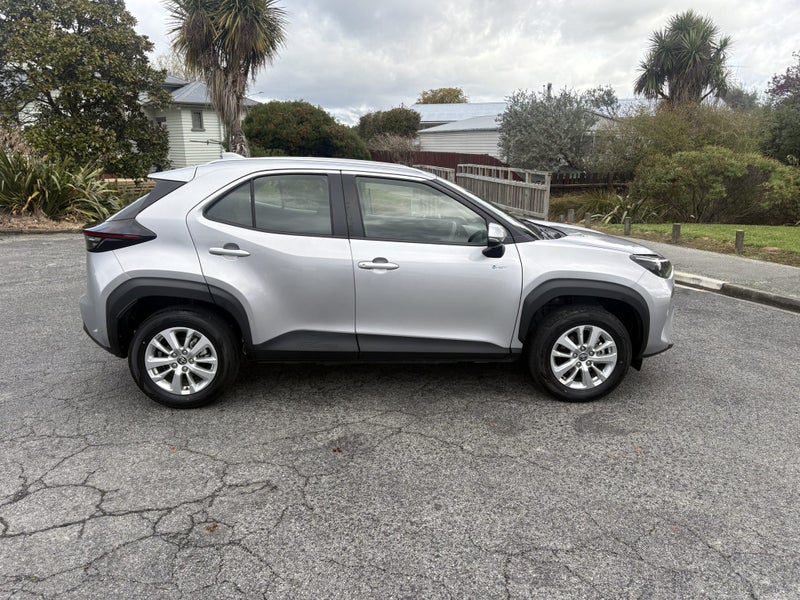 2025 Toyota Yaris Cross GX 1.5P HEV ECVT FWD SU... image 3