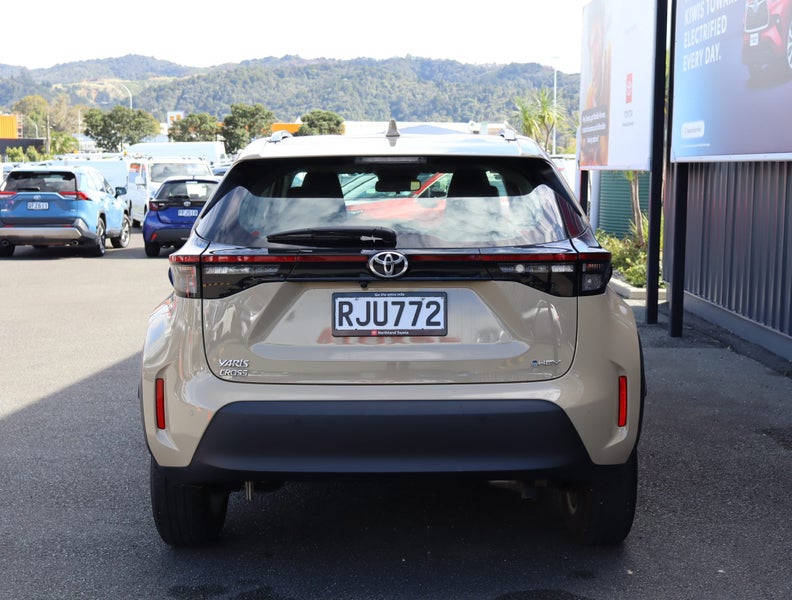 2025 Toyota Yaris Cross GX 1.5P HEV ECVT FWD SU... image 3
