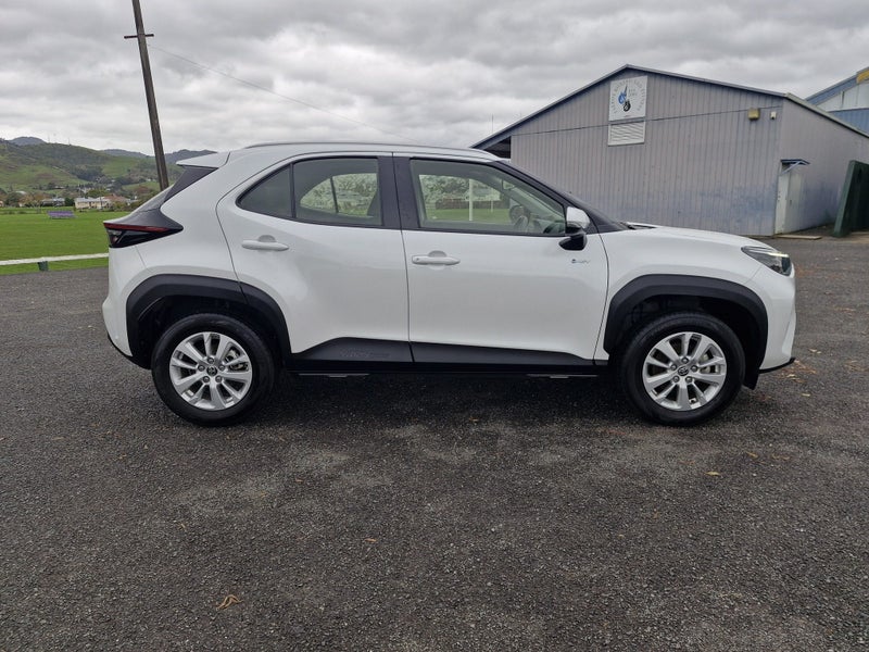 2025 Toyota Yaris Cross GX 1.5P HEV ECVT FWD SU... image 3