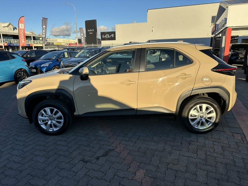 2025 Toyota Yaris Cross GX 1.5P HEV ECVT FWD SU... image 4