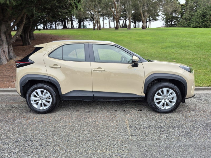 2025 Toyota Yaris Cross GX 1.5P HEV ECVT FWD SU... image 3