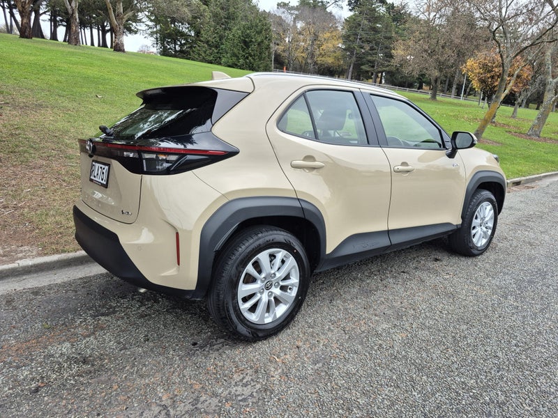 2025 Toyota Yaris Cross GX 1.5P HEV ECVT FWD SU... image 4