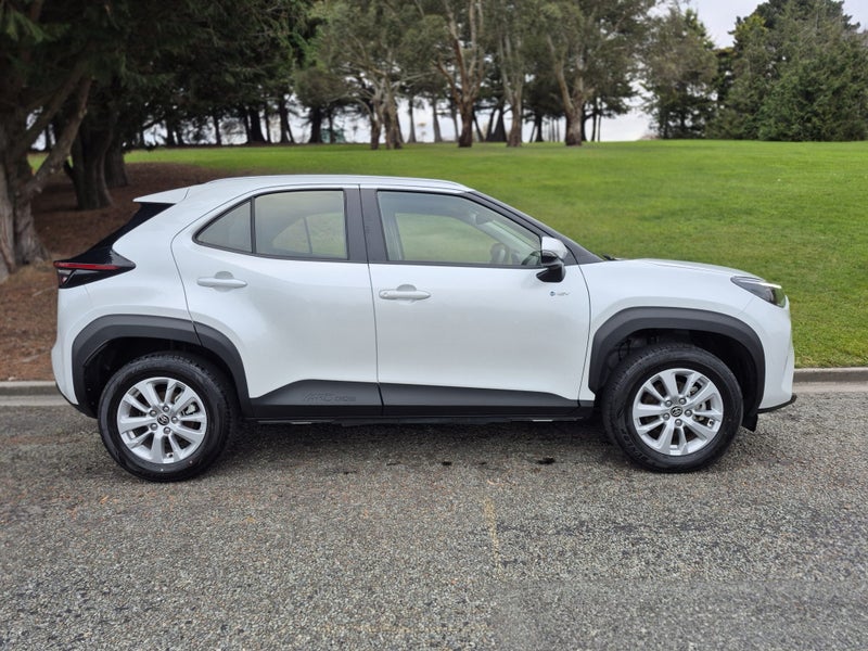 2025 Toyota Yaris Cross GX 1.5P HEV ECVT FWD SU... image 3