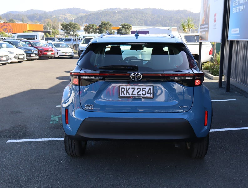 2025 Toyota Yaris Cross GX 1.5P HEV ECVT FWD SU... image 3