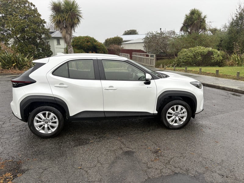 2025 Toyota Yaris Cross GX 1.5P HEV ECVT FWD SU... image 3