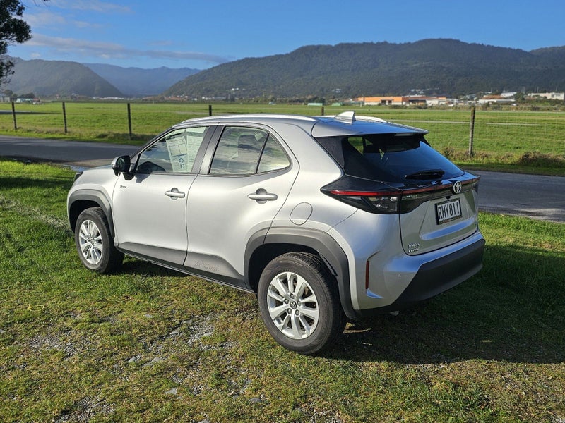 2025 Toyota Yaris Cross GX 1.5P HEV ECVT FWD SU... image 4