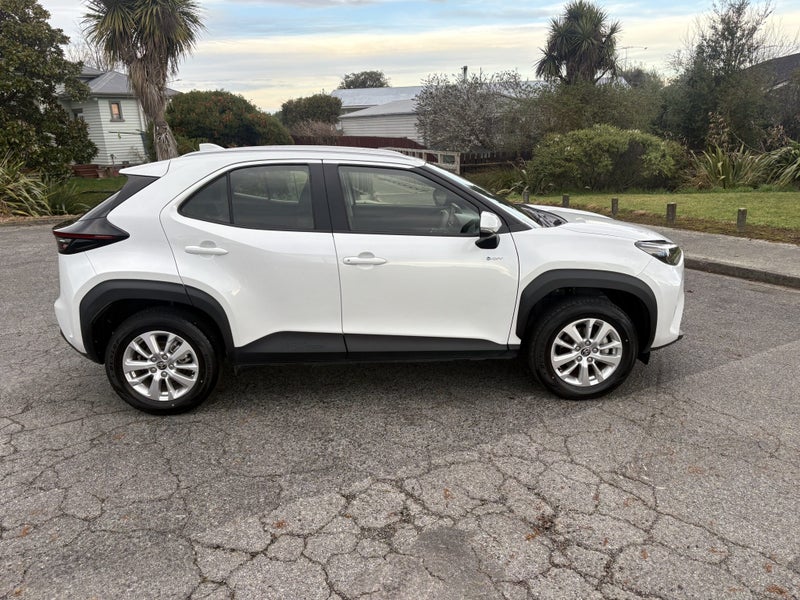 2025 Toyota Yaris Cross GX 1.5P HEV ECVT FWD SU... image 3