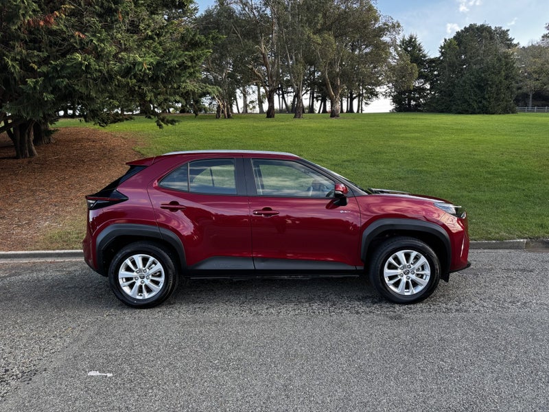 2025 Toyota Yaris Cross GX 1.5P HEV ECVT FWD SU... image 3