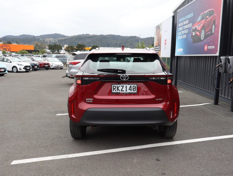2025 Toyota Yaris Cross GX 1.5P HEV ECVT FWD SU... image 3