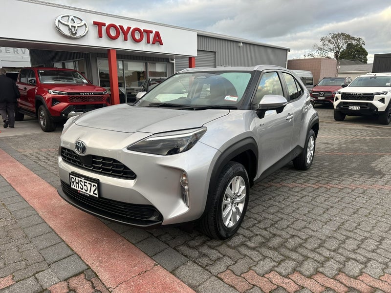 2025 Toyota Yaris Cross GX 1.5P HEV ECVT FWD SU... image 3