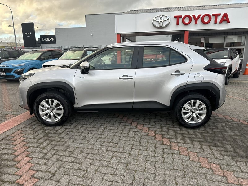 2025 Toyota Yaris Cross GX 1.5P HEV ECVT FWD SU... image 4