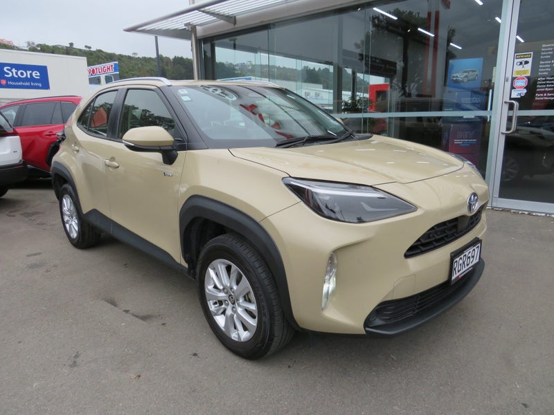 2025 Toyota Yaris Cross GX 1.5P HEV ECVT FWD SU... image 2
