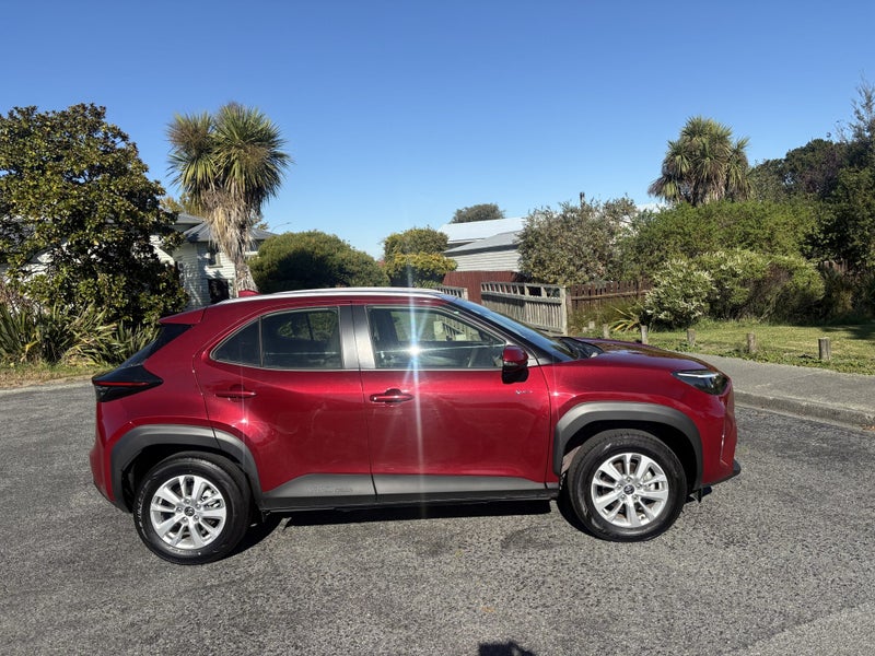 2025 Toyota Yaris Cross GX 1.5P HEV ECVT FWD SU... image 3