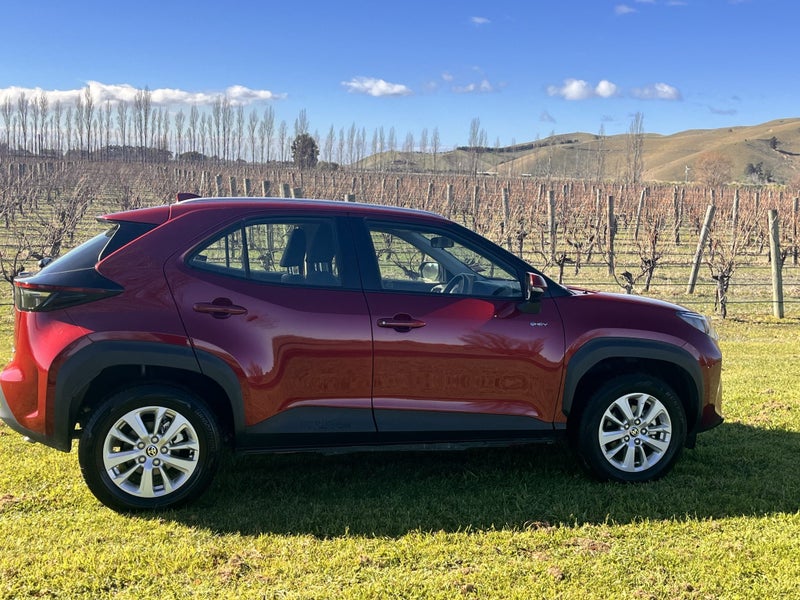 2025 Toyota Yaris Cross GX 1.5P HEV ECVT FWD SU... image 3