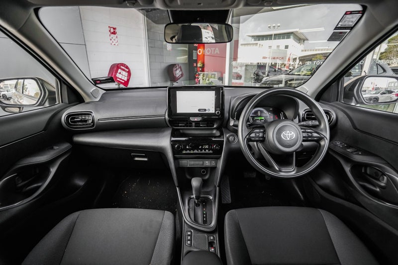 2025 Toyota Yaris Cross GX 1.5P HEV ECVT FWD SU... image 2