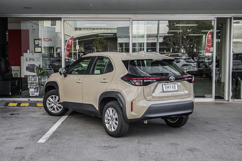 2025 Toyota Yaris Cross GX 1.5P HEV ECVT FWD SU... image 3