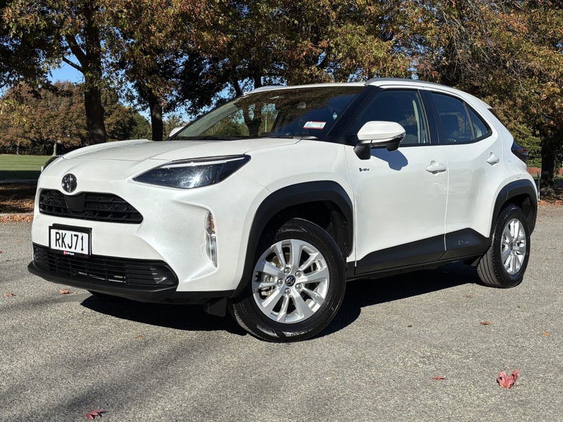 2025 Toyota Yaris Cross GX 1.5P HEV ECVT FWD SUV image 3