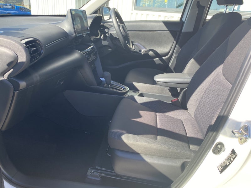 2025 Toyota Yaris Cross GX 1.5P HEV ECVT FWD SUV image 5