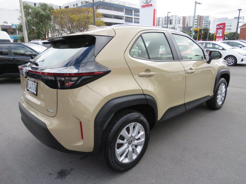 2025 Toyota Yaris Cross GX 1.5P HEV ECVT FWD SUV image 4