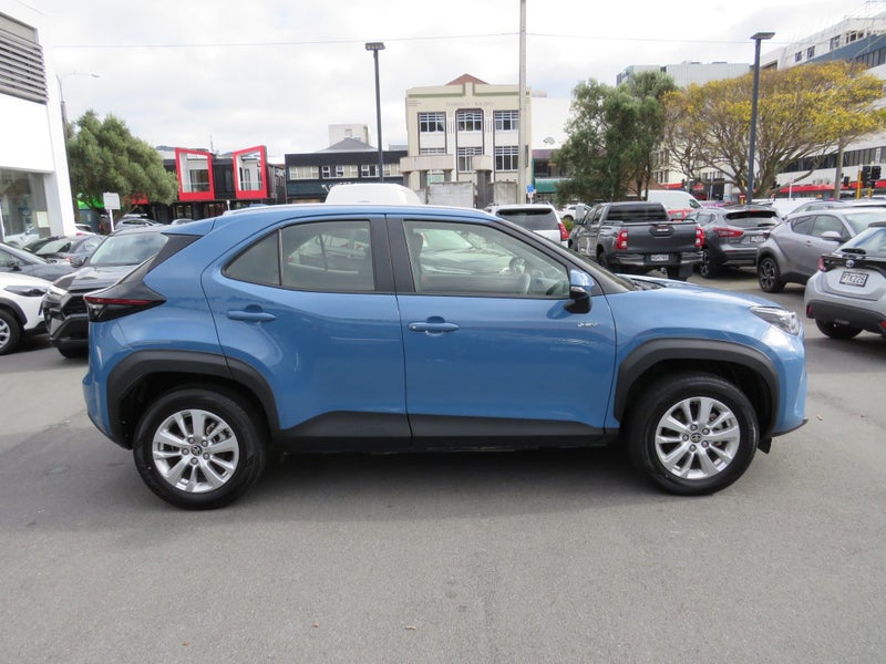 2025 Toyota Yaris Cross GX 1.5P HEV ECVT FWD SUV image 3