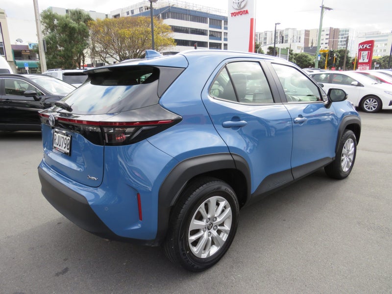 2025 Toyota Yaris Cross GX 1.5P HEV ECVT FWD SUV image 4