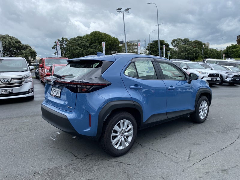 2025 Toyota Yaris Cross GX 1.5P HEV SUV image 2