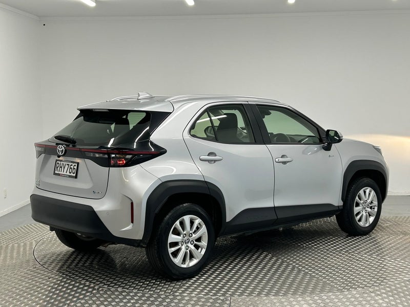 2025 Toyota Yaris Cross GX 1.5P Hybrid image 3