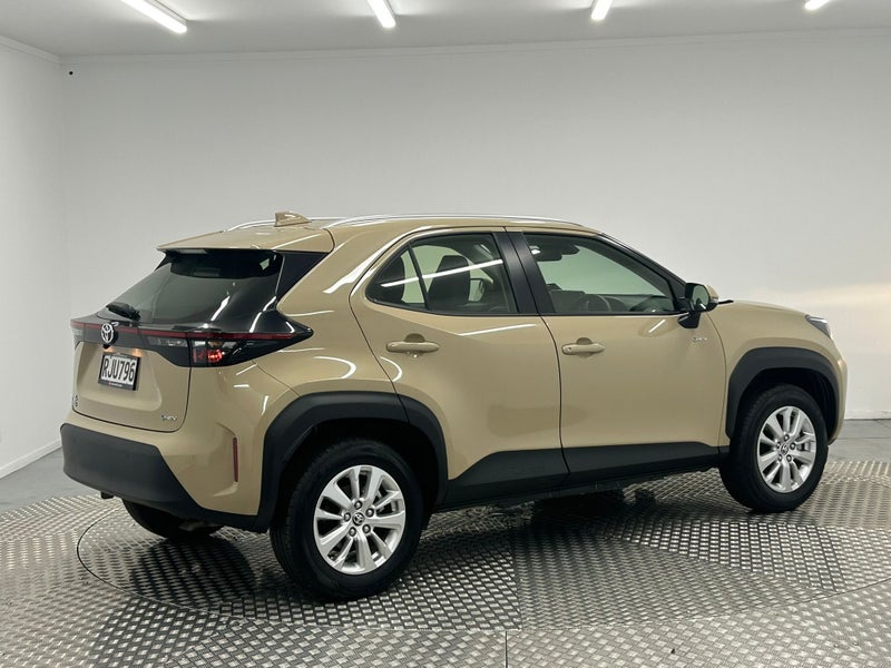 2025 Toyota Yaris Cross GX 1.5P Hybrid image 3