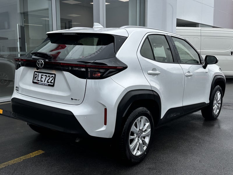 2025 Toyota Yaris Cross GX 1.5P HYBRID Auto image 3