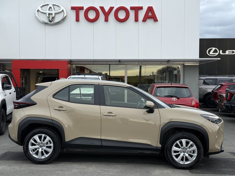 2025 Toyota Yaris Cross GX 1.5P Hybrid Certified! image 4