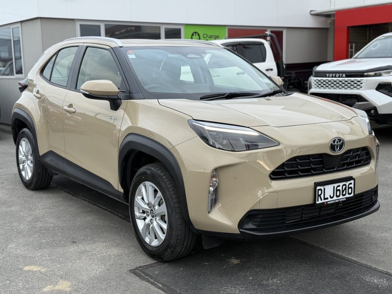 2025 Toyota Yaris Cross GX 1.5P Hybrid Certified! image 5