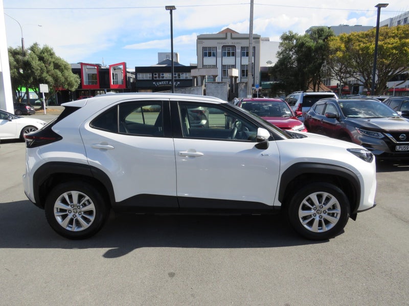 2025 Toyota Yaris Cross GX 1.5P Hybrid ECVT FWD... image 3