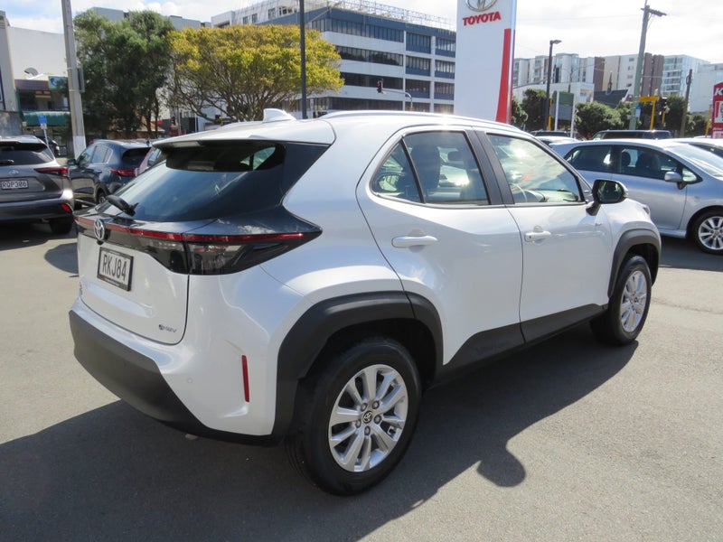 2025 Toyota Yaris Cross GX 1.5P Hybrid ECVT FWD... image 4