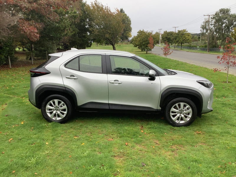 2025 Toyota Yaris Cross GX 1.5P Hybrid Electric... image 4